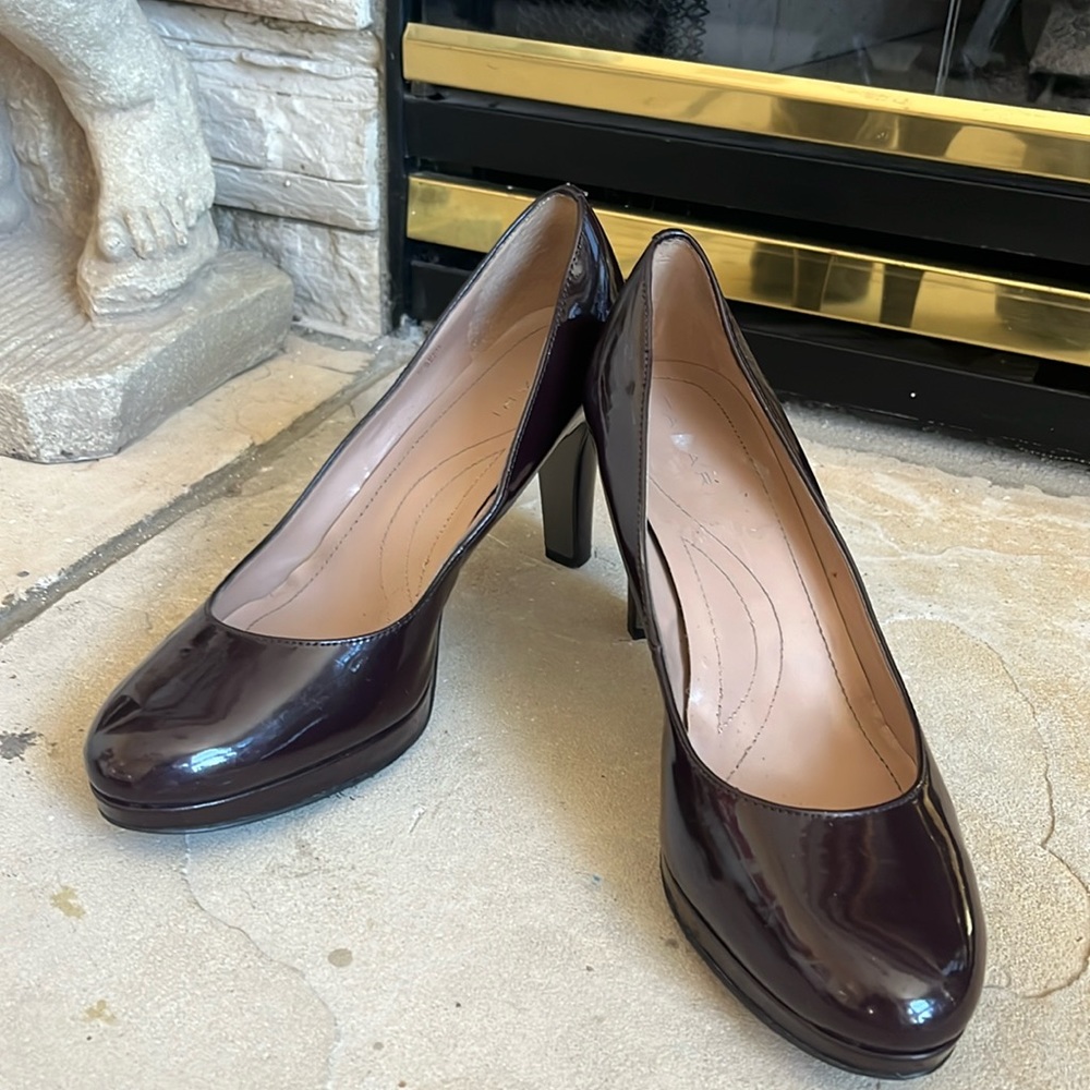 Like new Tahari patent leather pumps burgundy sz 8.5